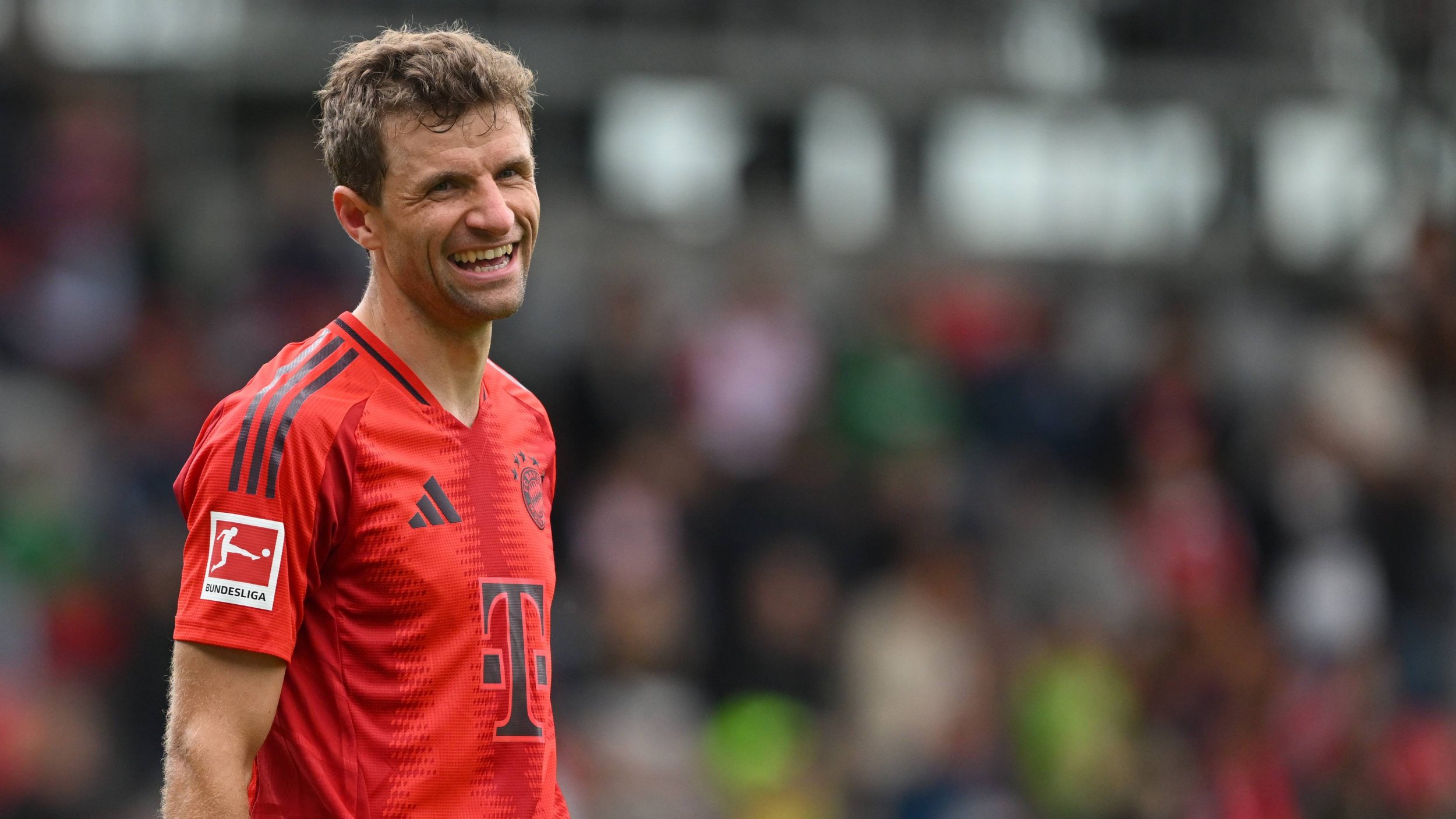 Müller knackt bei knappem Bayern-Sieg Uralt-Rekord