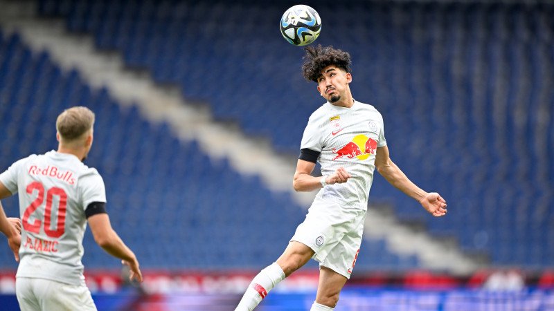 <a href='/de/daten/news/fussball/sv-horn/' class='tag'>SV Horn</a> bedient sich beim Ligakonkurrenten