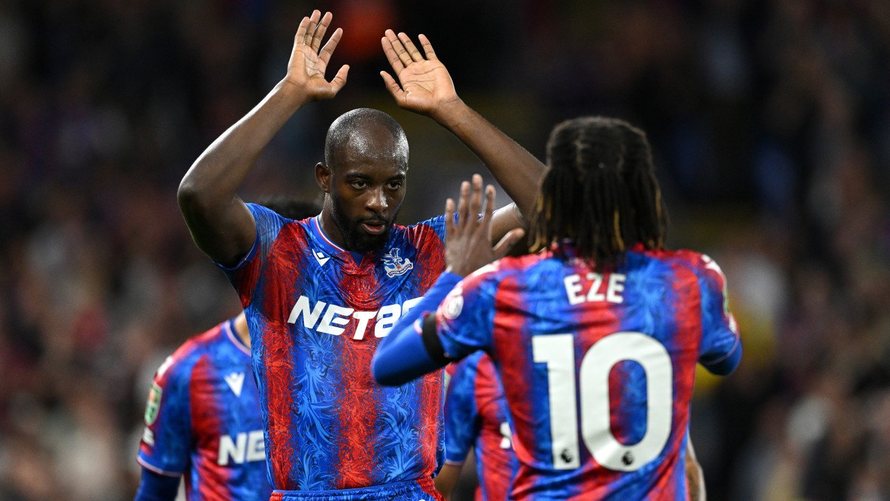 <a href='/de/daten/news/oliver-glasner/' class='tag'>Oliver Glasner</a> jubelt mit Palace über klaren Cup-Erfolg