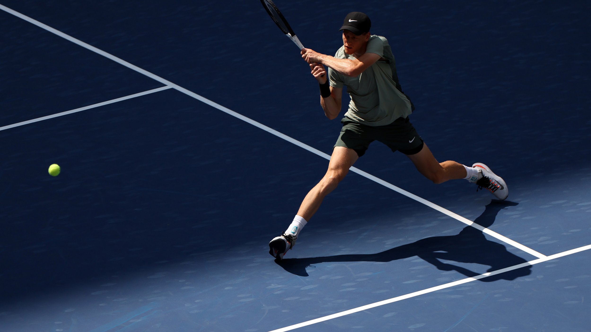 Sinner übersteht Fehlstart - Tsitsipas schon out