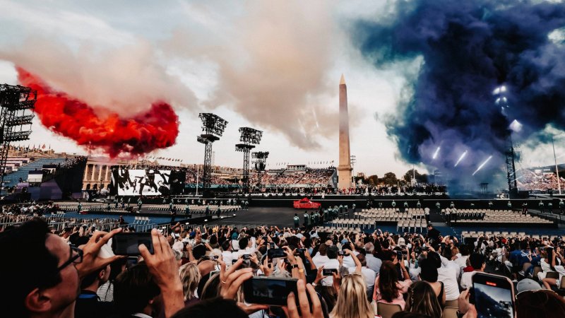 Spektakuläre Bilder! Paralympics 2024 offiziell eröffnet