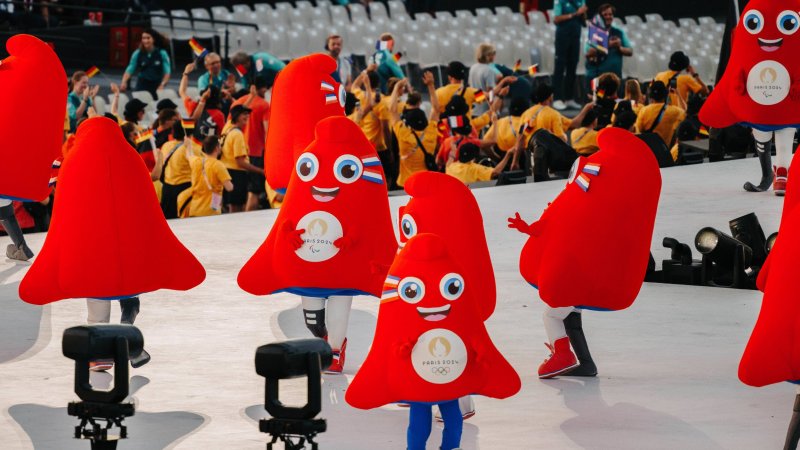 Spektakuläre Bilder! Paralympics 2024 offiziell eröffnet