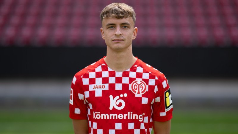 #15: Nikolas Veratschnig (1. FSV Mainz 05)