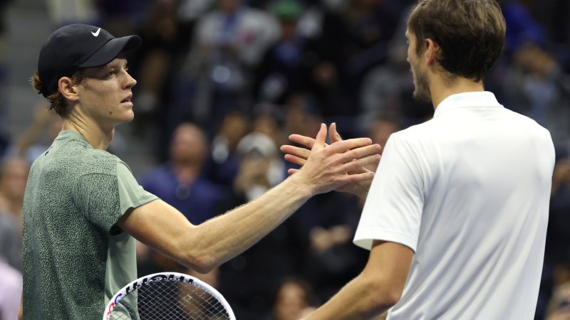 Sinner setzt sich gegen Medvedev durch