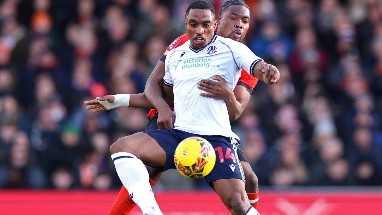 Gesundheit! Nigeria-Stürmer verletzt sich beim Niesen