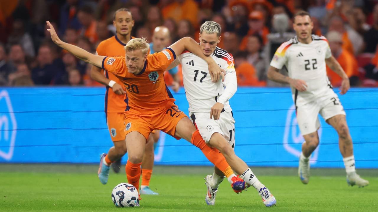 <a href='/de/daten/news/deutschland/' class='tag'>Deutschland</a> trotzt frühem Schock gegen Niederlande