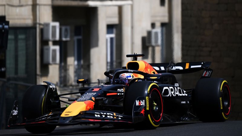 Erste Bestzeit für Verstappen bei Rot-Festival in Baku