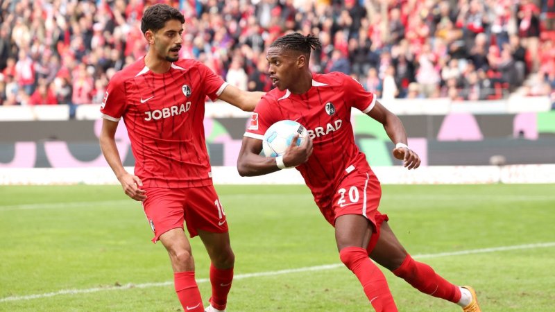 Doppelter Adamu schießt Freiburg zum Sieg