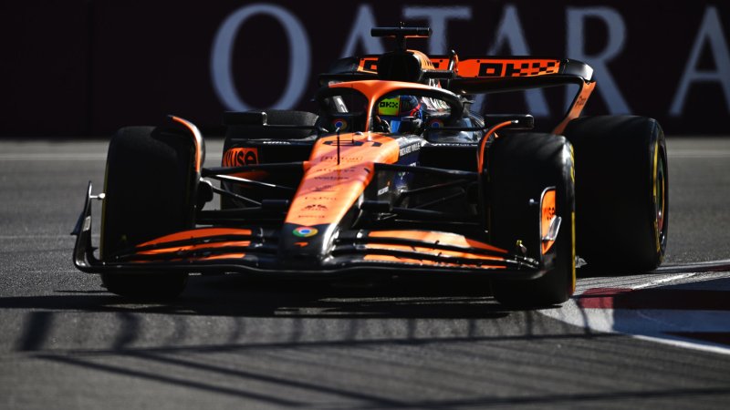 Auch McLaren mit Sonderlackierung in Singapur