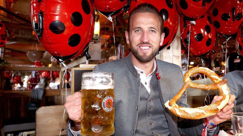 O'zapft is! Bayern feiern nach Auswärtssieg auf der Wies'n