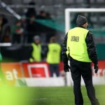 Von Ball getroffen: Ordner bei WSG-Salzburg abtransportiert