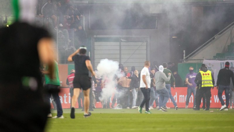 Platzsturm! Ausschreitungen nach Wiener Derby