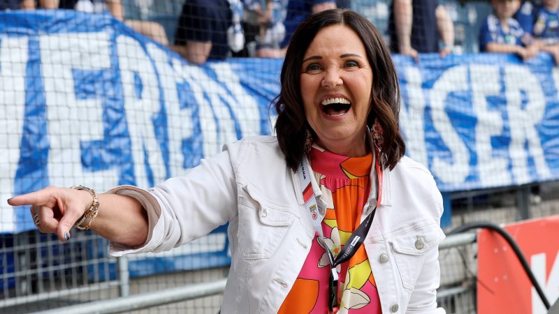 Hartberg-Präsidentin spendiert Freigetränke zum Geburtstag