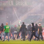 Derby: Austria-Fans konnten durch offenes Tor aufs Feld