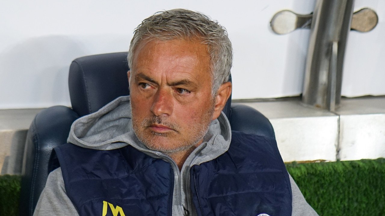 Laptop vor Kamera: Kuriose Gelbe Karte für Mourinho