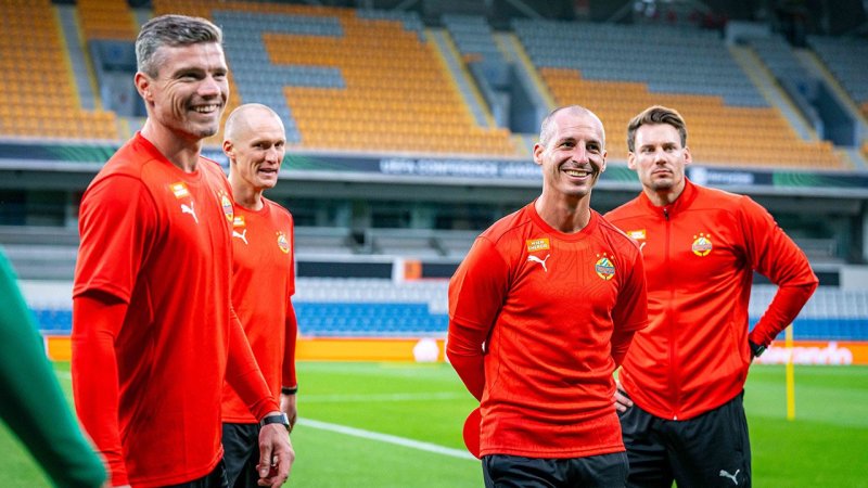 Gegner, Kulisse, Seitenlinie: Viel ist speziell für Rapid