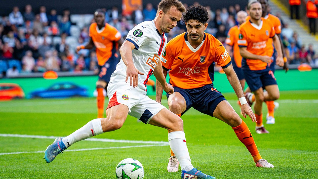 Schaub schießt Rapid zum Sieg bei <a href='/de/daten/news/fussball/basaksehir/' class='tag'>Basaksehir</a>