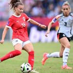 Annabel Schasching jubelt bei Freiburg-Sieg über Torerfolg