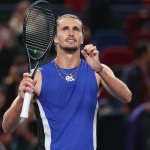 Referee-Schelte und 8 Matchbälle - Zverev in Shanghai weiter