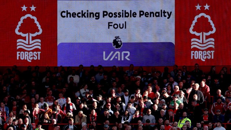 VAR-Kritik kostet Premier-League-Klub fast eine Million Euro