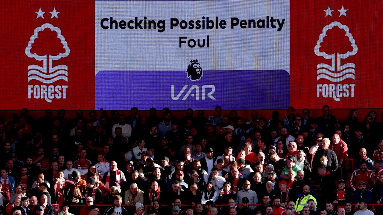 VAR-Kritik kostet Premier-League-Klub fast eine Million Euro