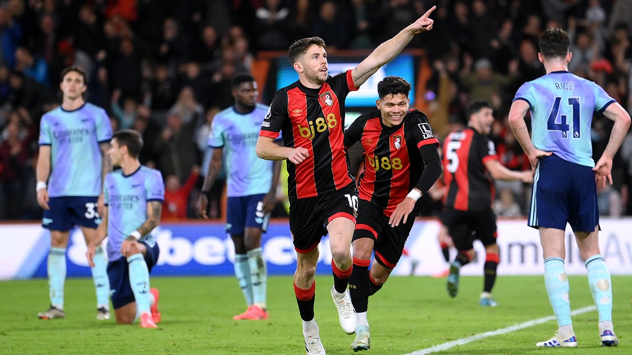 Erste Niederlage! Arsenal unterliegt Bournemouth zu zehnt