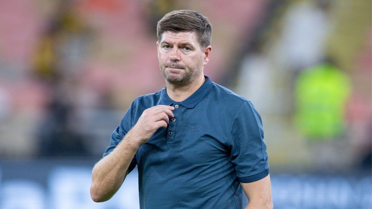 Kurios! Gerrard passt Al-Ettifaq-Zeiten an Liverpool an