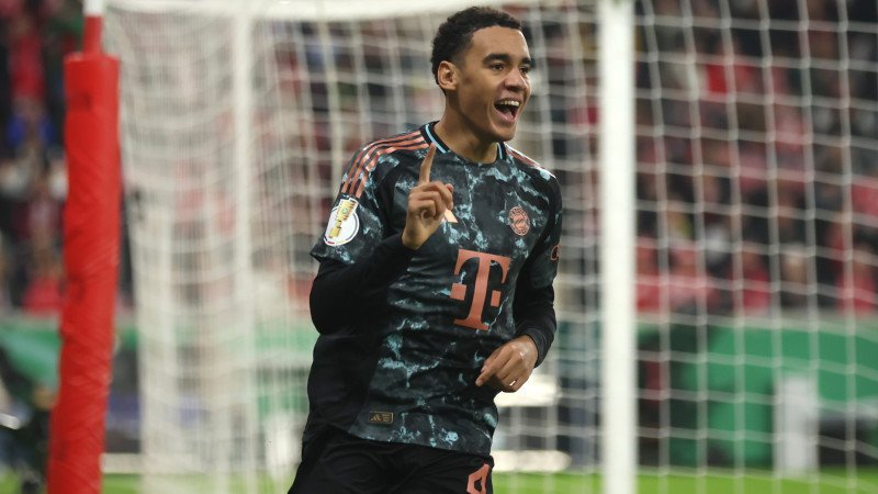 DFB-Pokal: Bayern mühelos weiter - Bielefeld mit Sensation