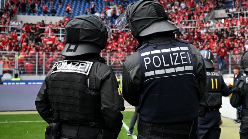 Deutsche Polizei ermittelt nach Hitlergruß in Leipzig