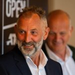 Hohe Summe! Muster-Pokale für guten Zweck versteigert