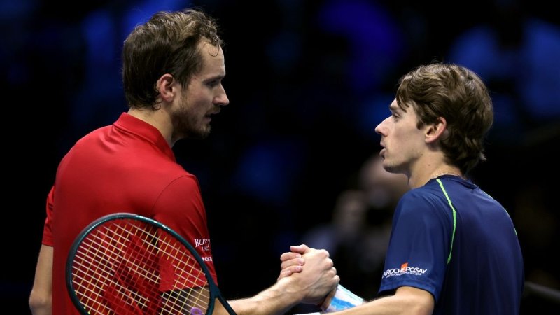 ATP Finals: Medvedev hält Halbfinalchance mit Sieg aufrecht