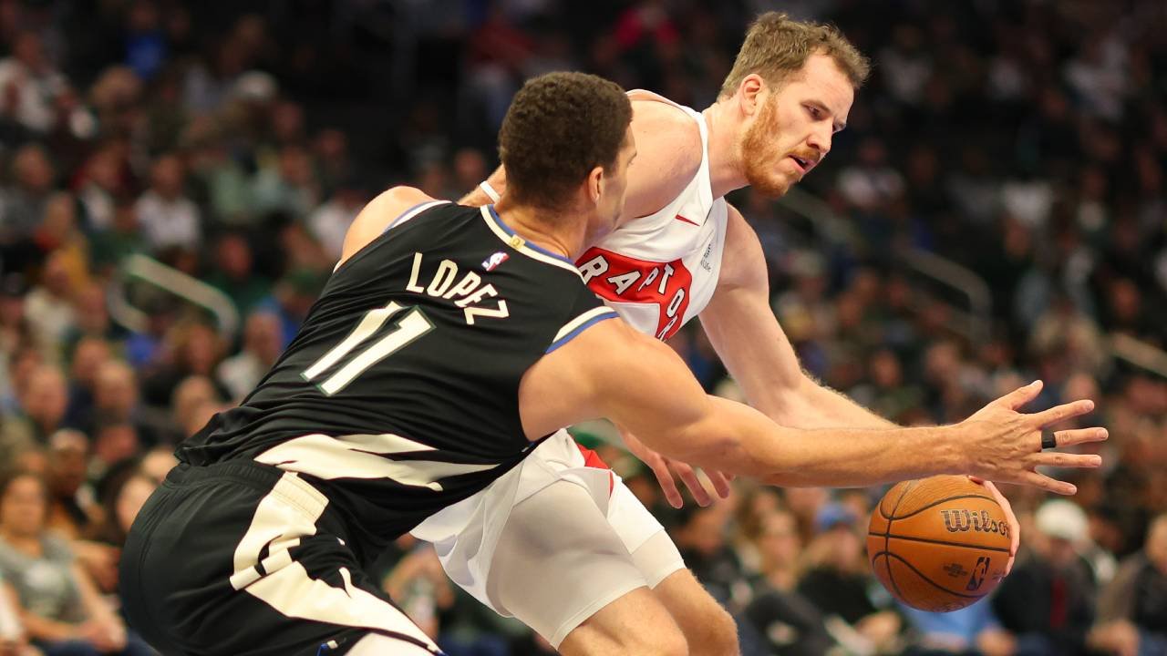 Pöltls Raptors verlieren <a href='/de/daten/news/basketball/nba/' class='tag'>NBA</a>-"Kellerduell" gegen Bucks