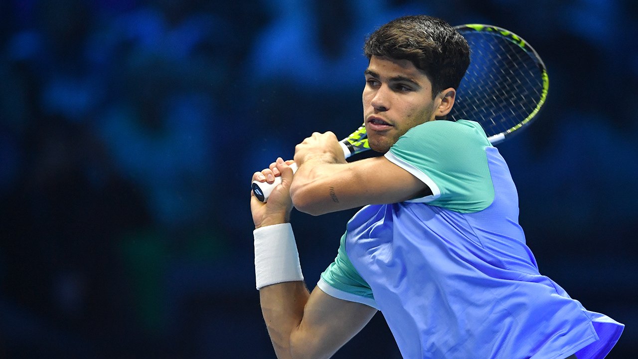 <a href='/de/daten/news/tennis/atp/' class='tag'>ATP</a>-Finals: Carlos Alcaraz gewinnt trotz Atemproblemen