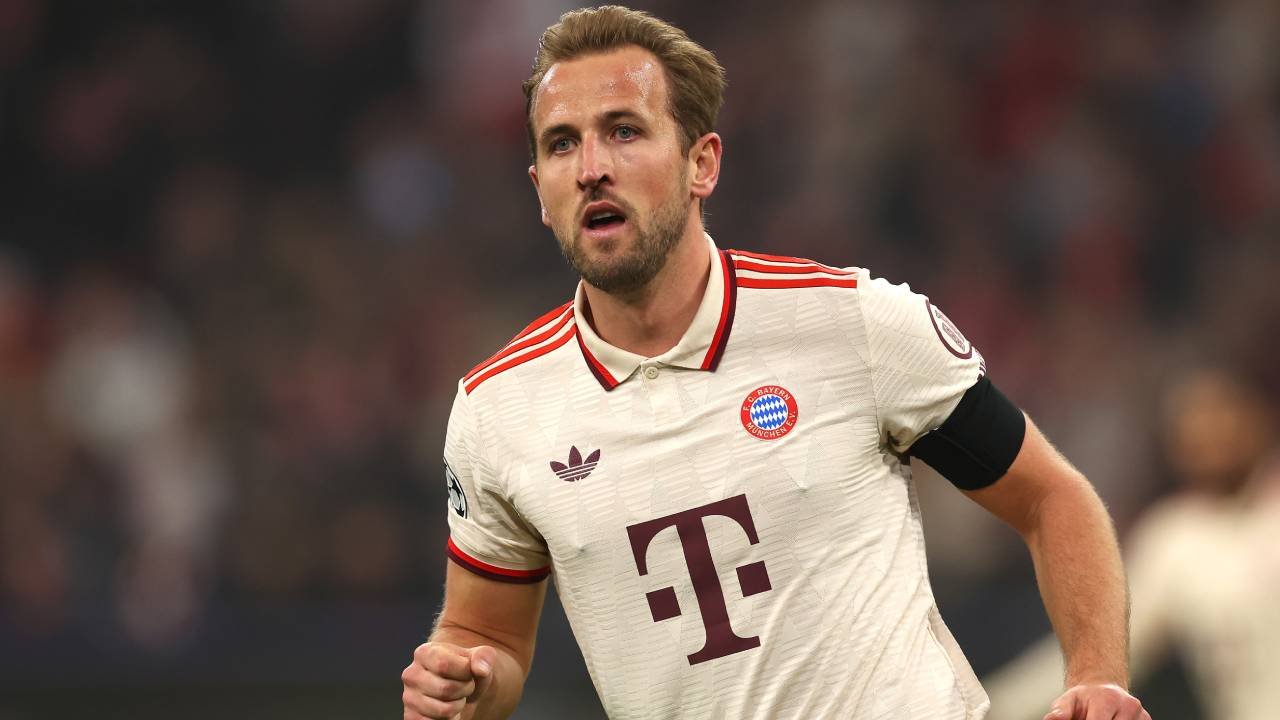 Statue von Bayern-Star Harry Kane enthüllt