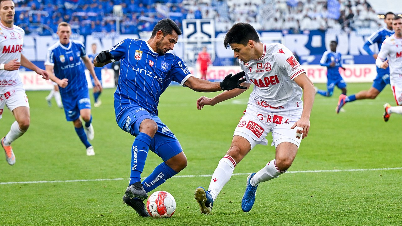 Zehn "Rotjacken" bringen den Sieg in Linz über die Zeit