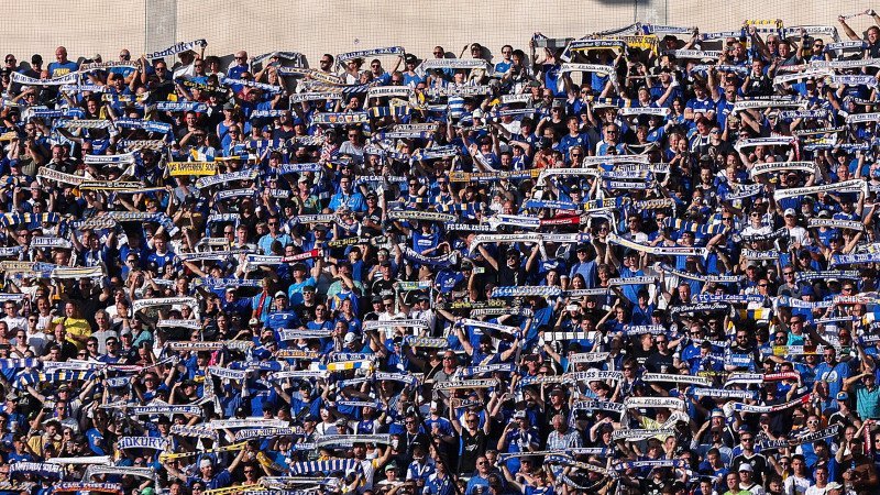 Dutzende Verletzte! Eskalation bei deutschem Unterhaus-Match