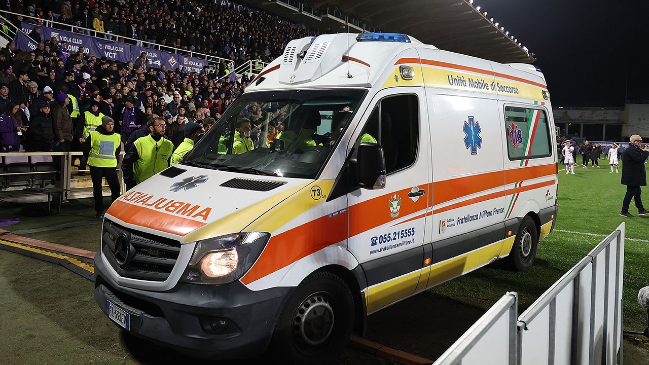 Fiorentinas Bove nach Zusammenbruch in stabilem Zustand