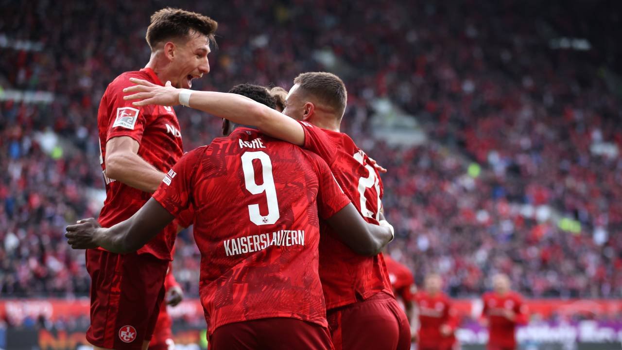 2. <a href='/de/daten/news/fussball/deutsche-bundesliga/' class='tag'>Deutsche Bundesliga</a>: Kaiserslautern und Hannover gewinnen