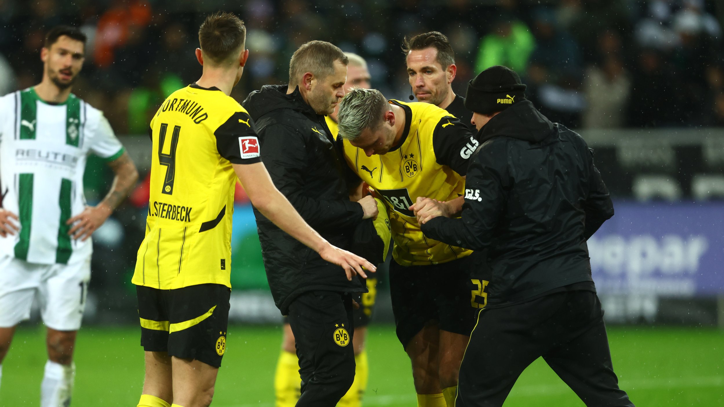 Hiobsbotschaft! BVB muss lange auf Verteidiger verzichten