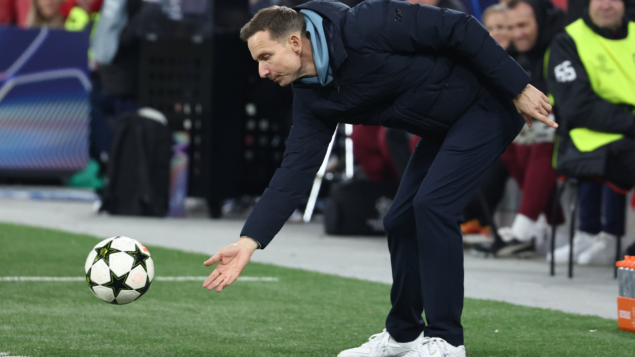 "Pep, es ist vorbei" - So reagiert Lijnders auf Fan-Plakat