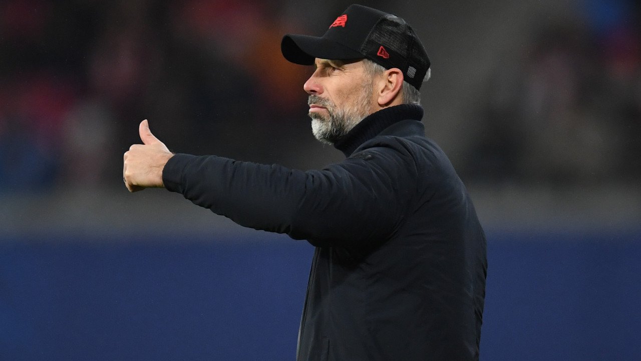 Linienrichter getröstet! Rose beweist nach CL-Aus Größe