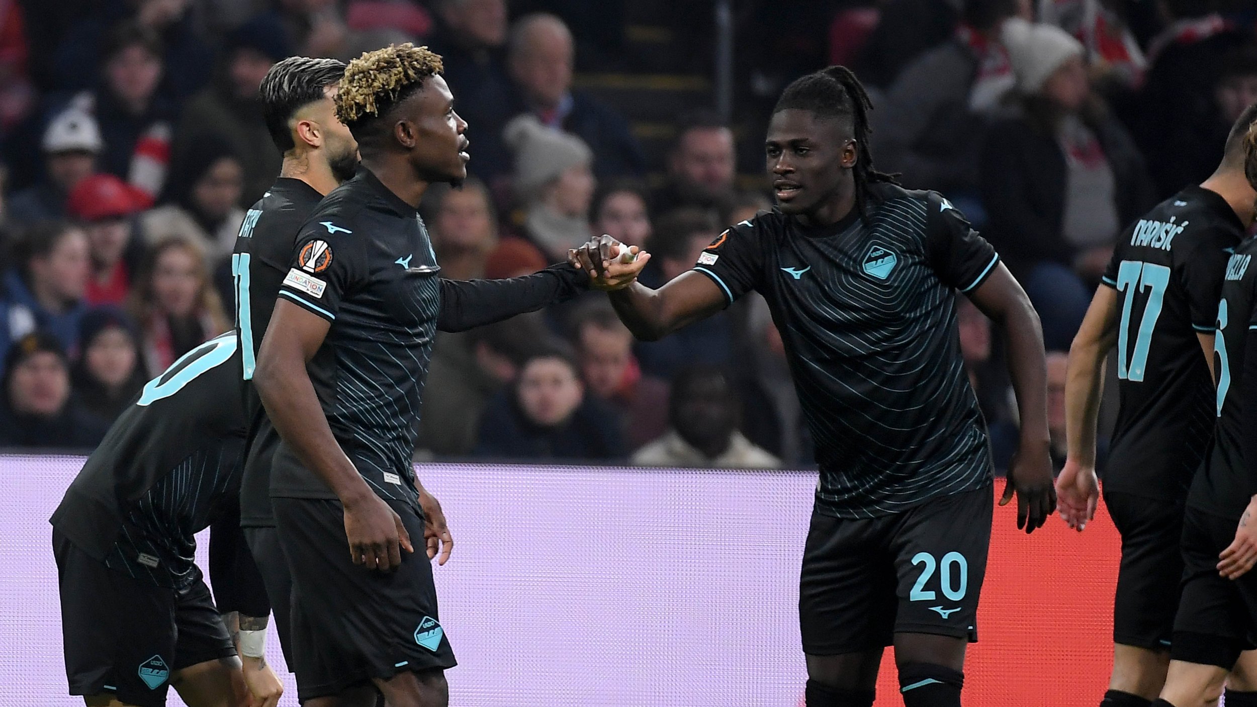 Lazio biegt Ajax und erklimmt Tabellenspitze