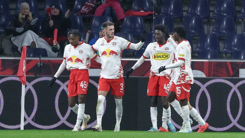 Salzburg biegt Klagenfurt und geht mit Erfolg in Winterpause