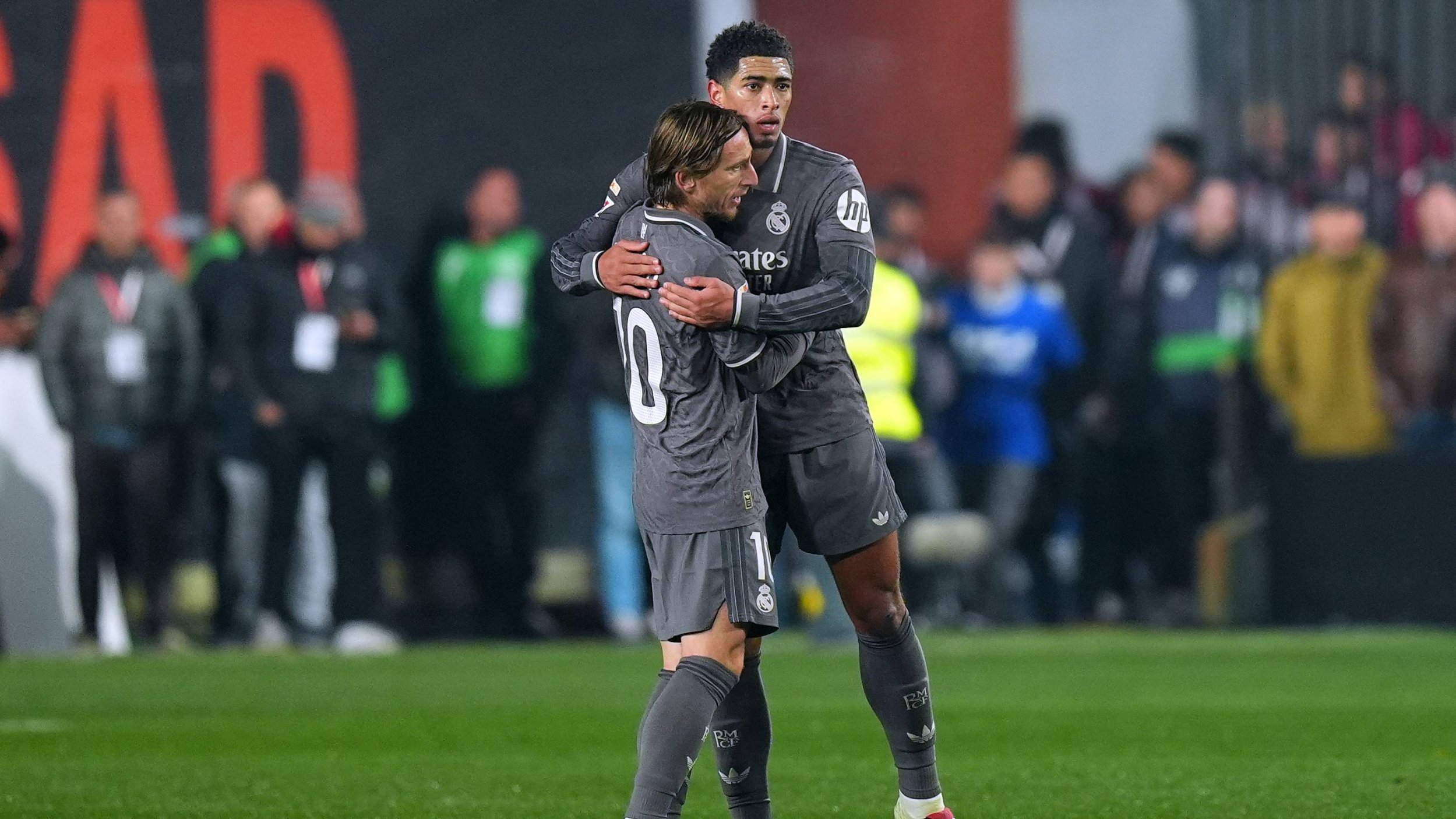 <a href='/de/daten/news/fussball/real-madrid/' class='tag'>Real Madrid</a> verpasst im Derby Sprung an die Spitze