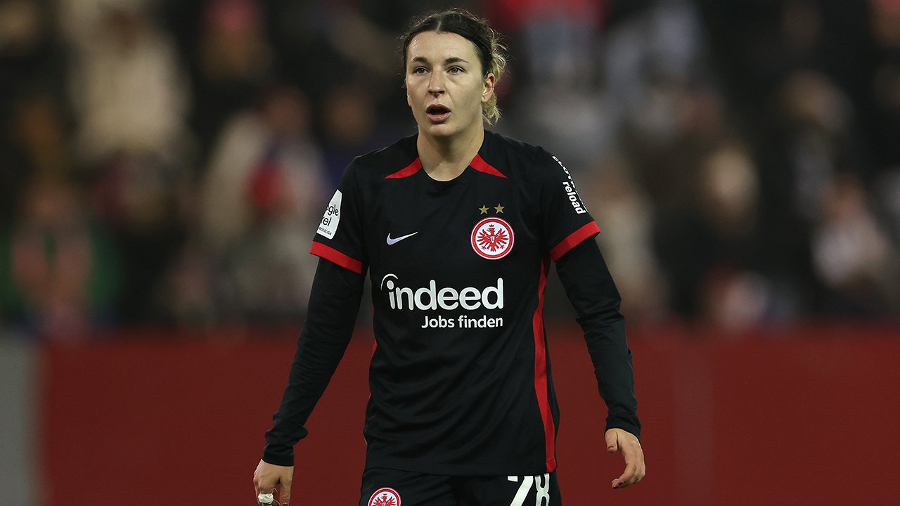 Dunst ist zum zweiten Mal in Folge Fußballerin des Jahres!