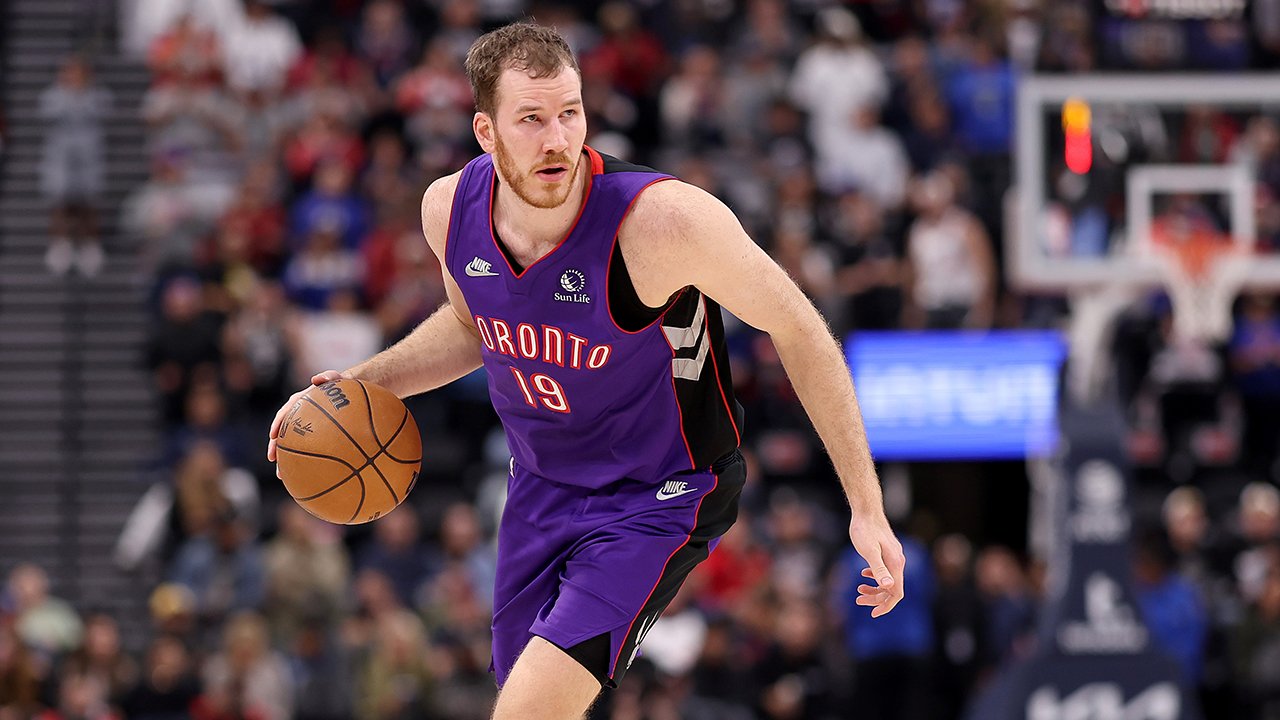 Bitter! <a href='/de/daten/news/basketball/jakob-poeltl/' class='tag'>Jakob Pöltl</a> muss verletzt aussetzen