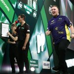 Wunderkind Luke Littler überwindet 37 Jahre älteren White