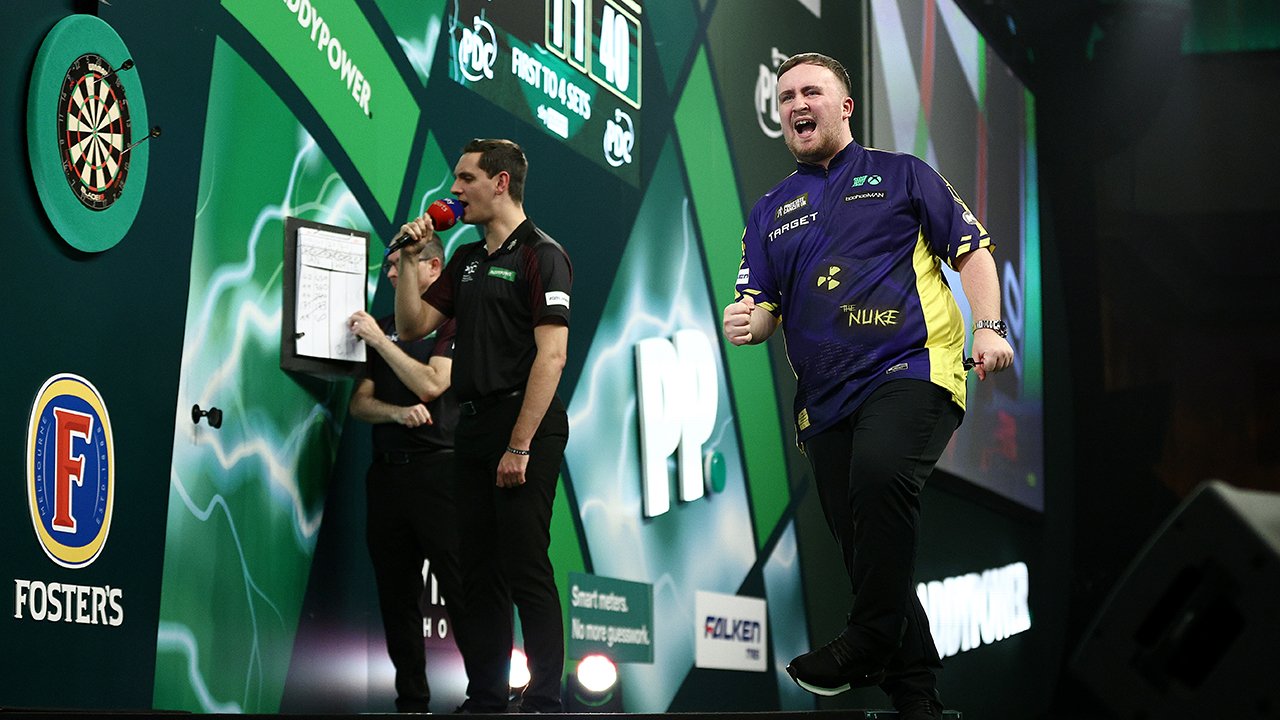 Wunderkind Luke Littler überwindet dreimal älteren White