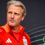 Junger Spieler aus Schweden beim LASK im Gespräch