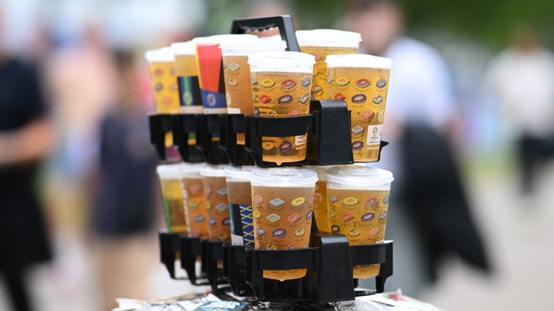 Alkohol-Verbot auf Englands Tribünen könnte fallen